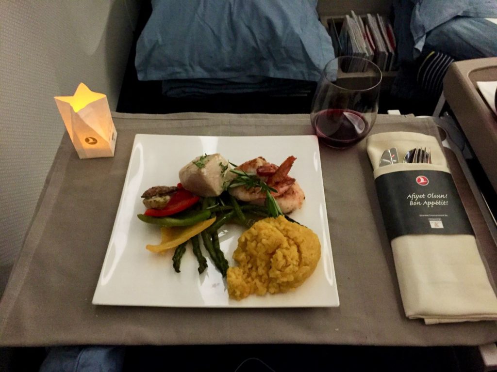 Tunfisch Filet mit Gemüse und Kuskus - Turkish Airlines San Francisco - Istanbul