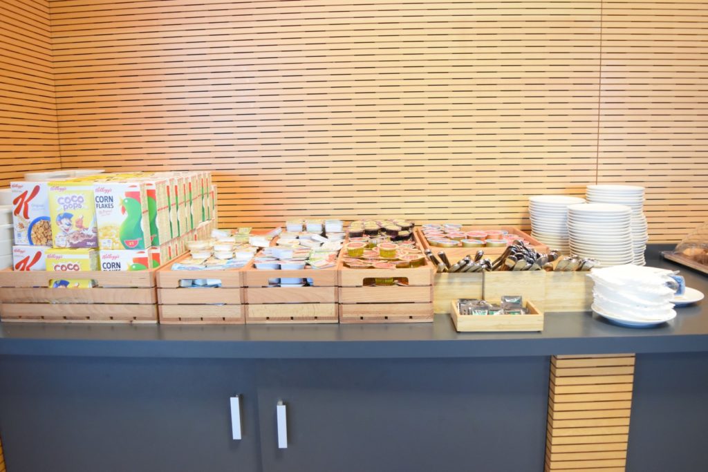 Frühstück in der SALA VIP Lounge - Alicante Airport