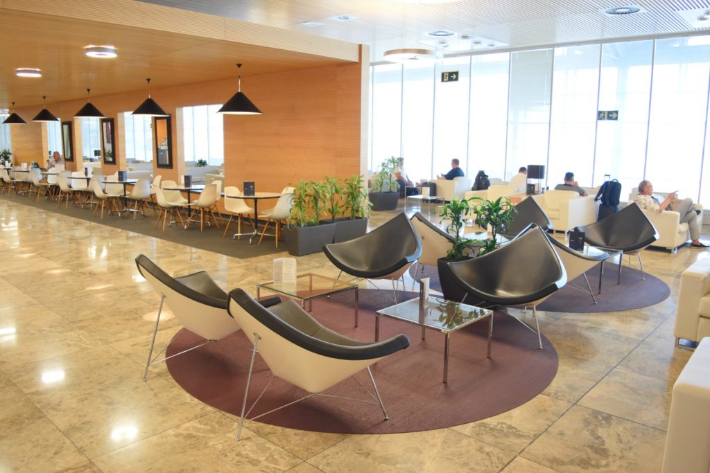 Weitere Lounge Sitzbereiche
