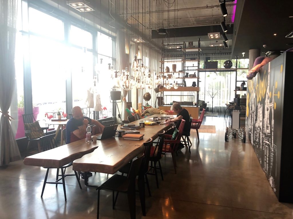 Moxy Hotel Ludwigshafen Coworking Area