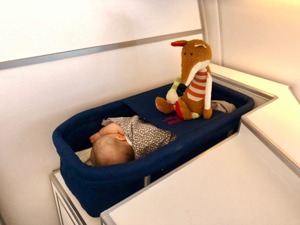 Baby Bassinet bei Finnair im Airbus A350