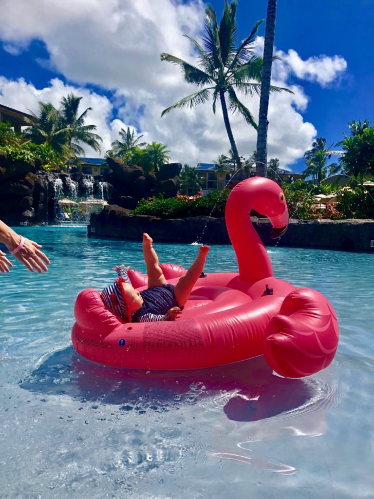 Mit Mama glücklich auf dem Flamingo im Koloa Landing Resort, Autograph Collection, Kauai, Hawaii