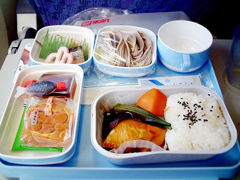 Essen bei Air China in der Economy Class