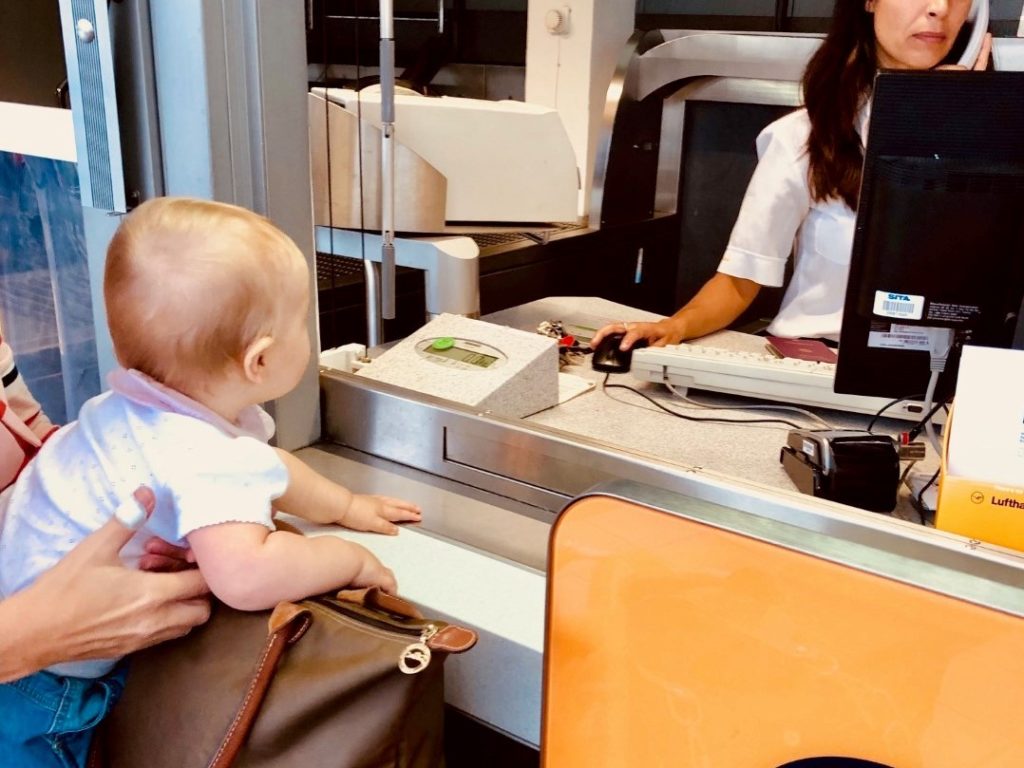 Check-in am Außenpunkt Terminal 2, München MUC