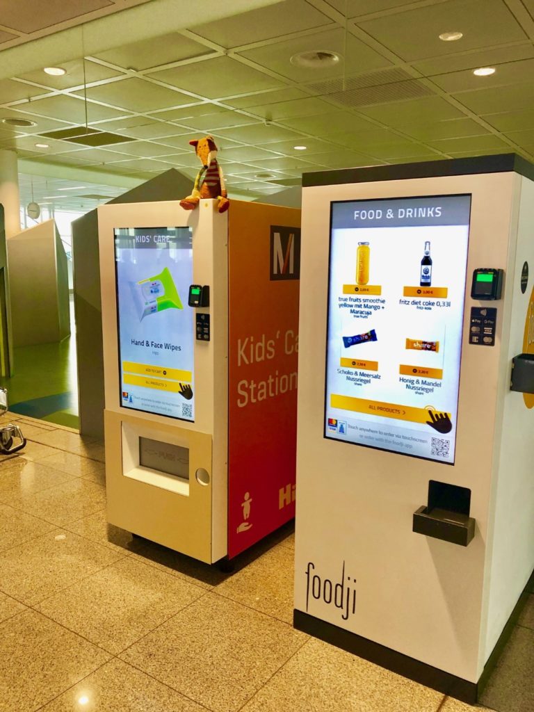 Kids Care Station mit Kinderbedarf im Terminal 2, Flughafen Münche