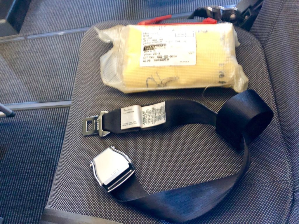 Baby-Erweiterungsgurt und Baby-Schwimmweste, SAS Airbus A320