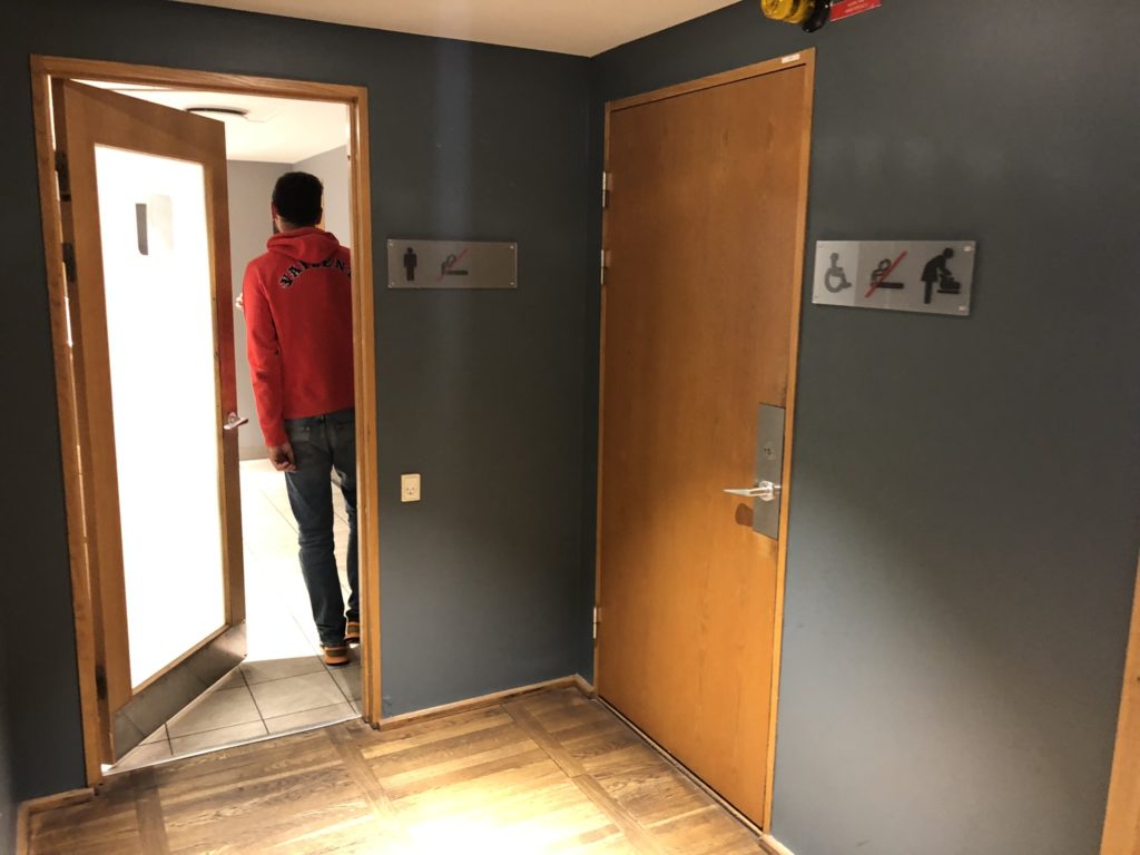 Toiletten in der SAS Gold Lounge Flughafen Kopenhagen Kastrup