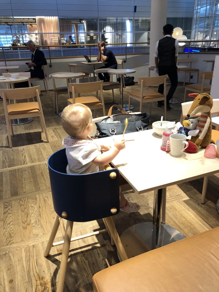 Frühstücken in der SAS Gold Lounge Flughafen Kopenhagen Kastrup