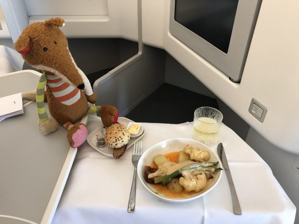 Fisch mit Gemüse in der Finnair Business Class