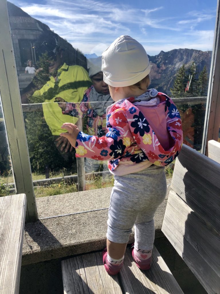 Vom Hirschberghaus hat man beste Aussicht auf die Zugspitze