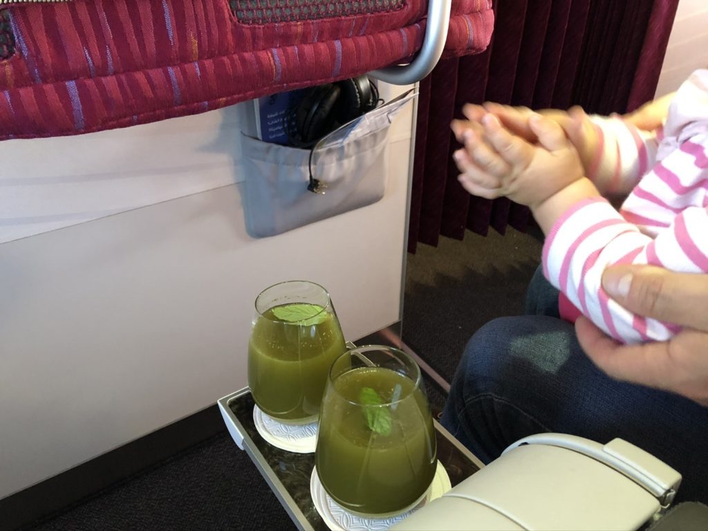 Das Allerbeste: leckerer Zitronen Minz Drink auf Qatar Airways Flügen