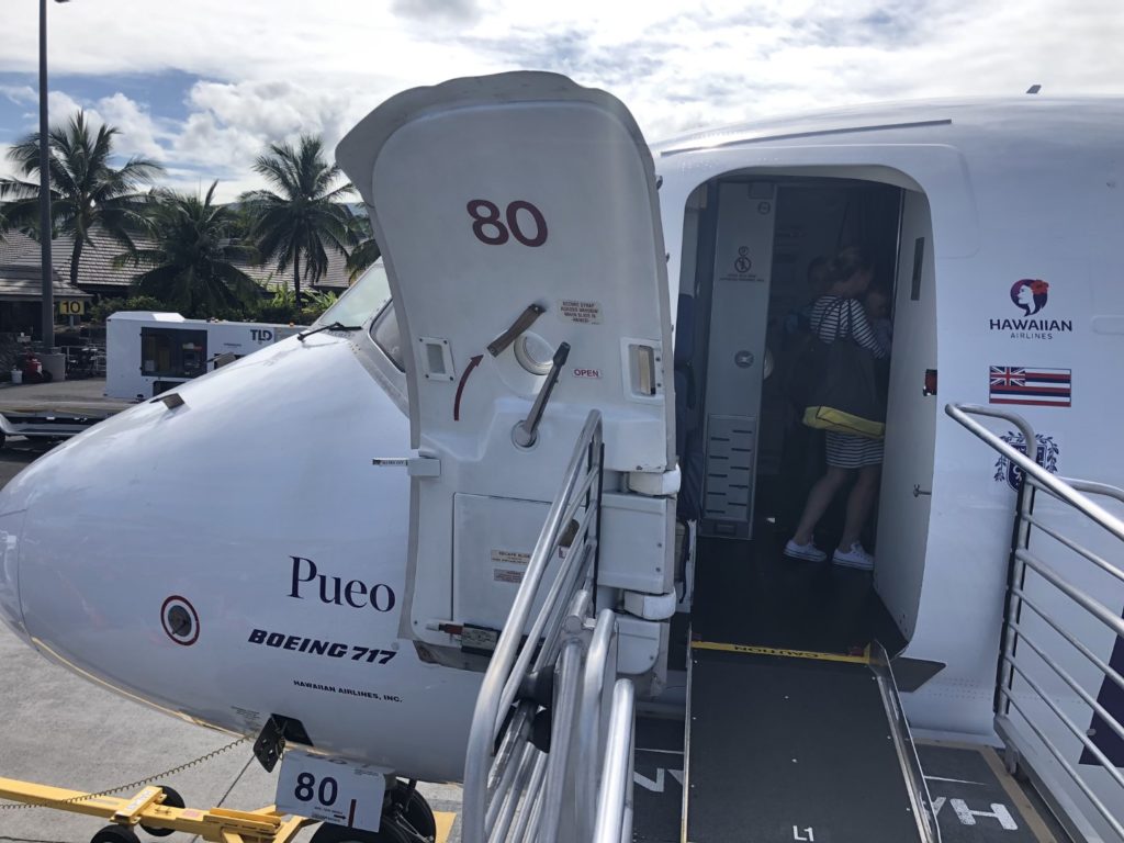 Boarding Hawaiian Airlines Boeing 717 Kona - Lihue, Hawaii