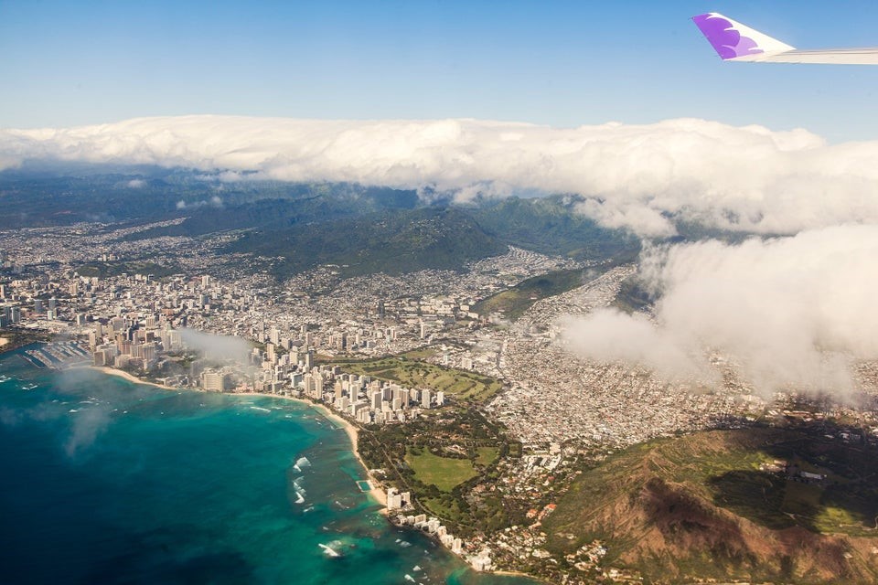 Honolulu aus der Luft im Vorbeiflug