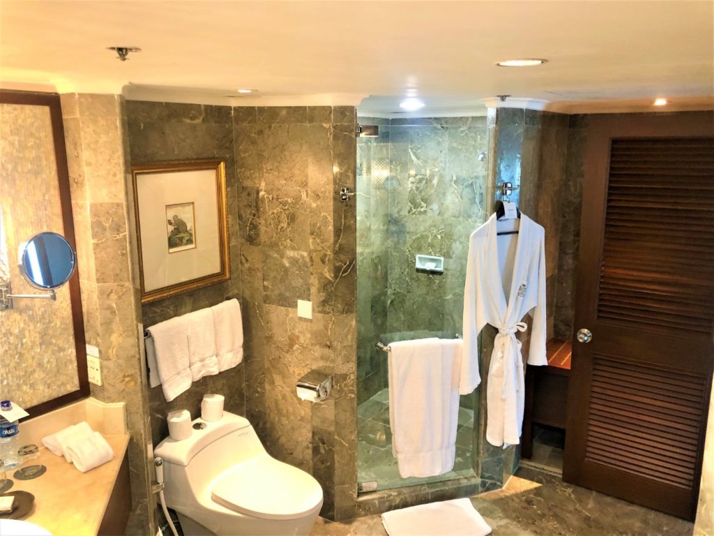 Dusche im Marmorscheitel