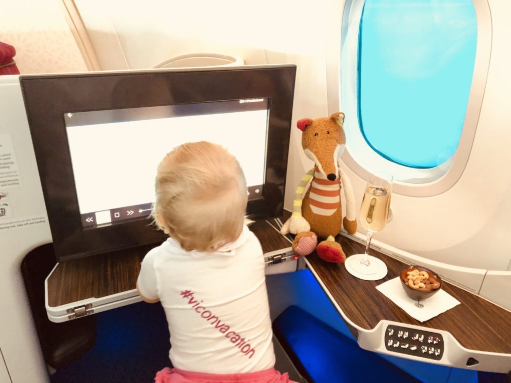 Qatar Airways Boeing 787 Dreamliner Business Class - 17 Zoll Monitor und Champagner