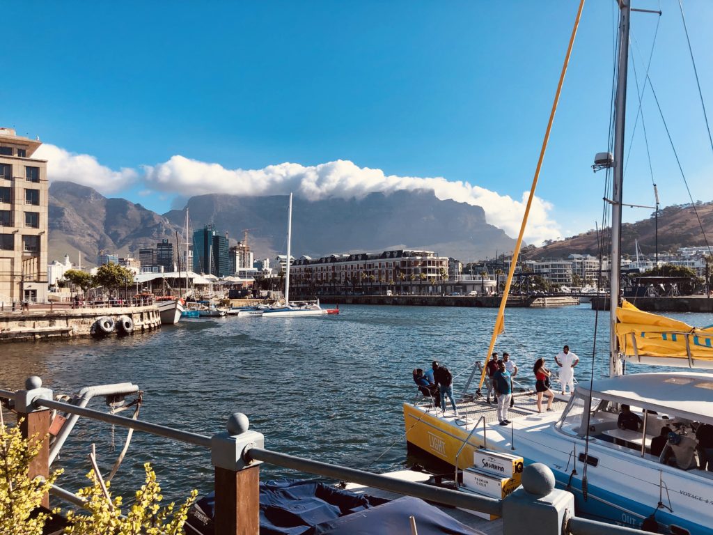 Blick auf den Tafelberg von der V & A Waterfront