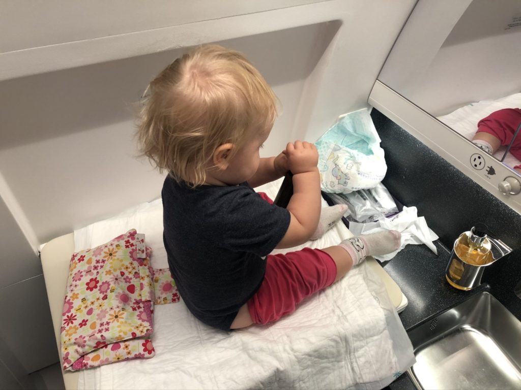Kleine und super saubere Toilette in der Business Class