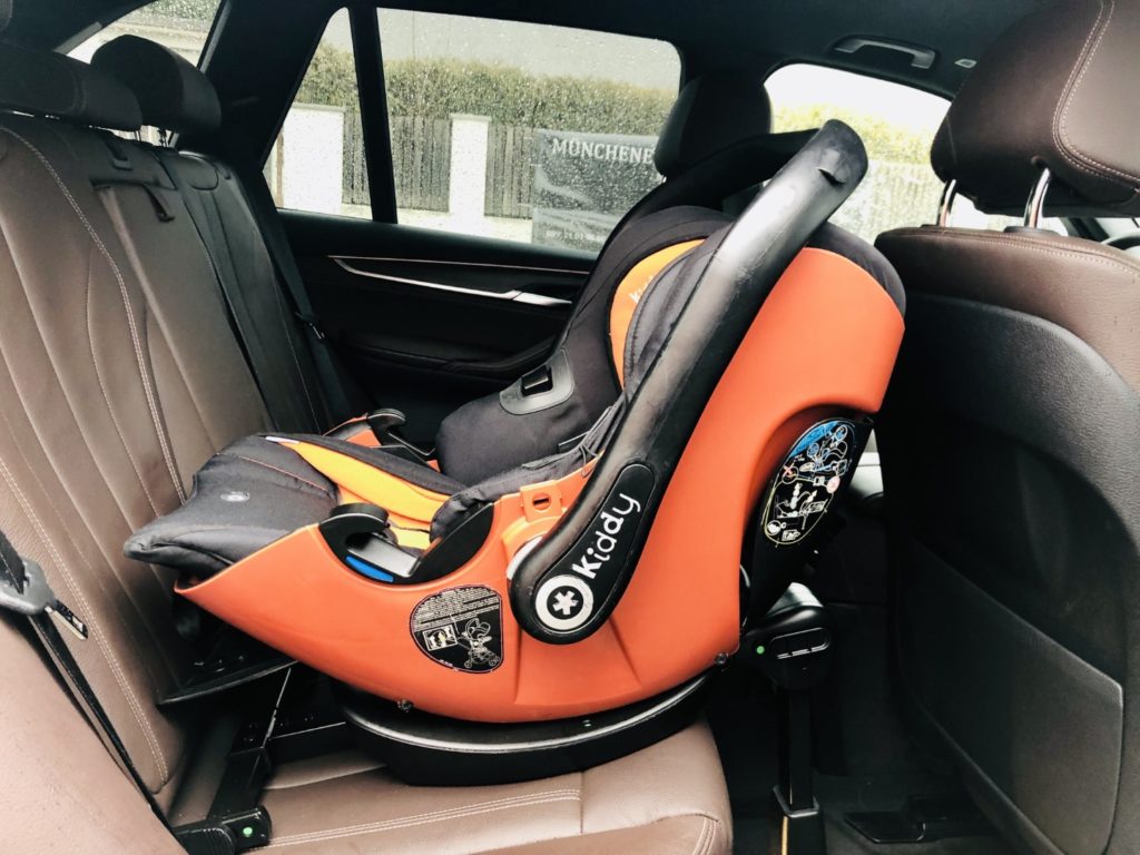Auch der Kiddy Revolution Pro passt auf die i-Size Isofix Base Station