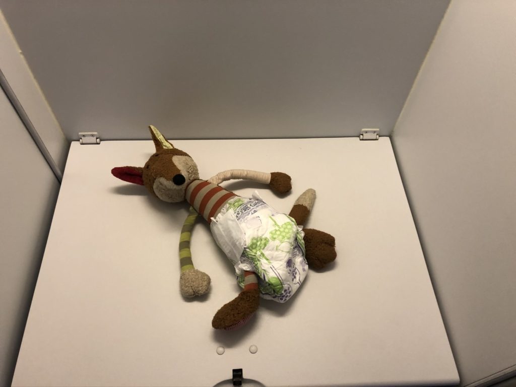 Schmale Wickelklappe im Lufthansa Airbus A380 Business Class
