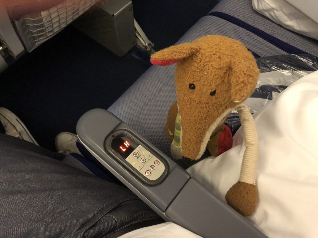 Fernbedienung für das Inflight Entertainment in der Lufthansa Airbus A380 Economy Class