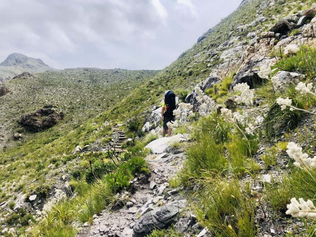 Hinunter geht es wieder entlang der Felsenwege in Richtung Western Cape und Atlantik