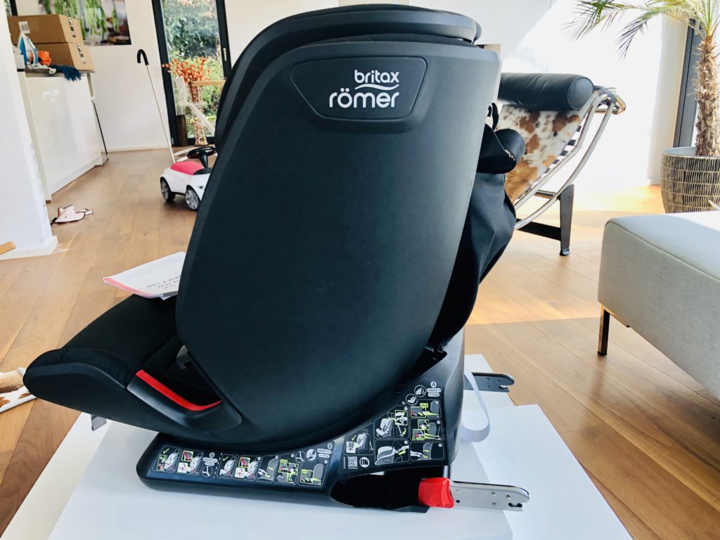 Seitenansicht des britax Römer Advansafix Z-Line mit Isofix