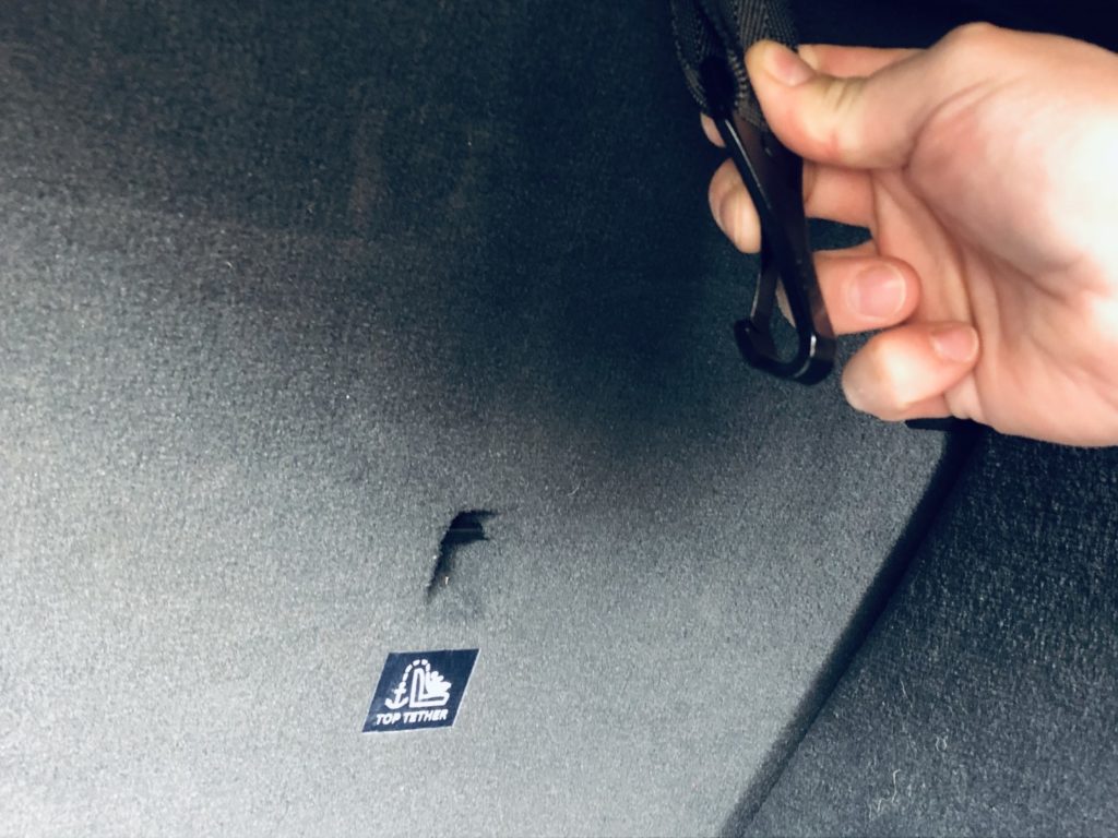 Top Tether Befestigung auf der Rückseite der Autositze