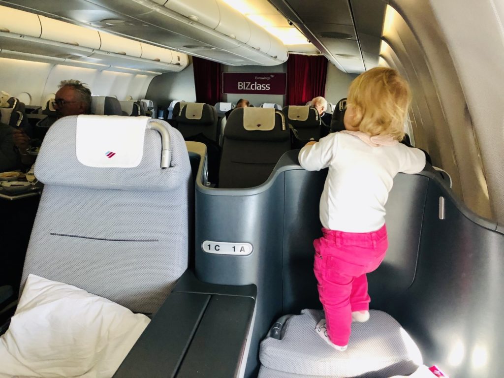 Eurowings Business Class Airbus A330-300 mit Kleinkind