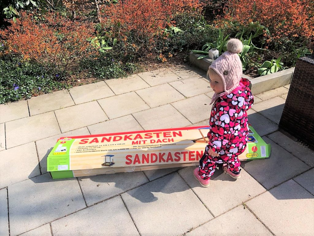 Sandkasten gerade geliefert