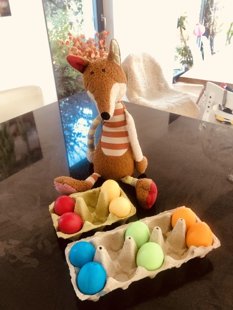 Alle Eier gefärbt Ostern kann kommen