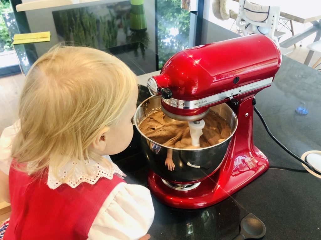 Die KitchenAid Artisan mischt geschmeidig auf unterer Stuf