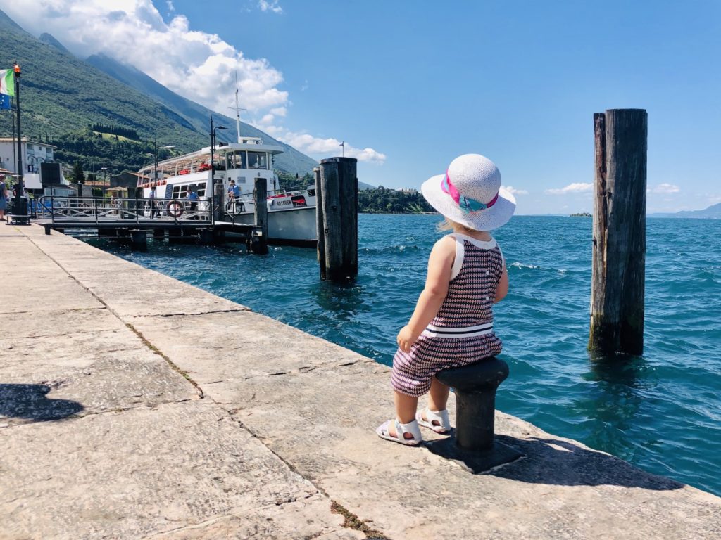Chillen am Hafen von Malcesine am Gardasee