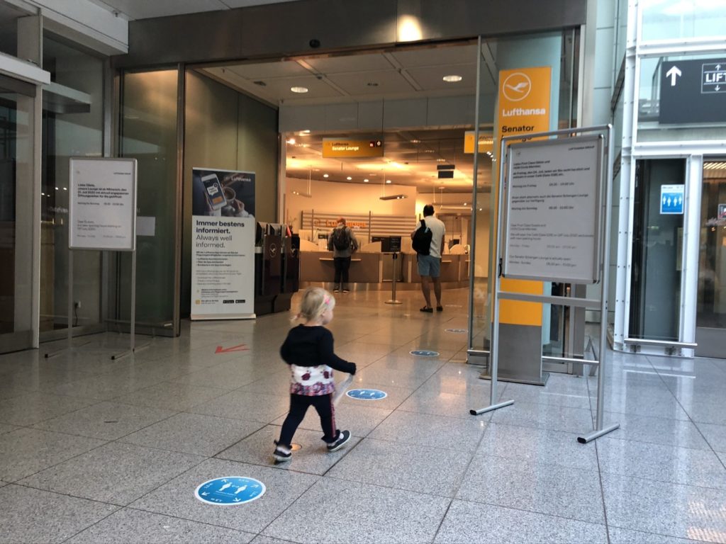 Eingang zur Lufthansa Senator Lounge München im Terminal 2